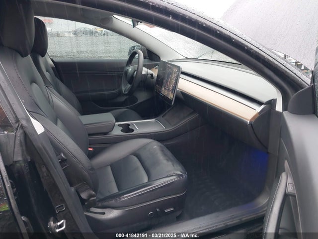5YJ3E1EC9MF849817 Tesla 2021