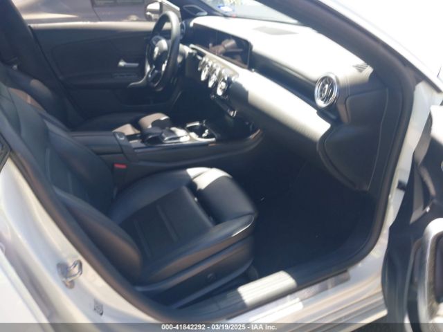 2020 MERCEDES-BENZ CLA 250 W1K5J4GB2LN096132 Photo 4