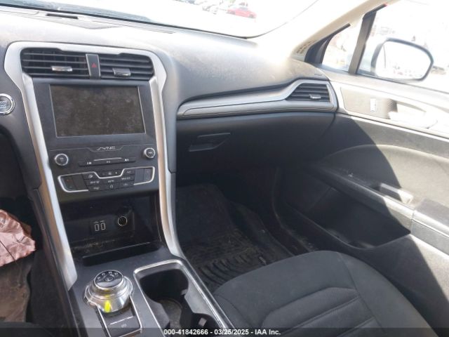 3FA6P0LU4KR105363 Ford Fusion Hybrid Se