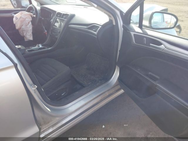 3FA6P0LU4KR105363 Ford Fusion Hybrid Se