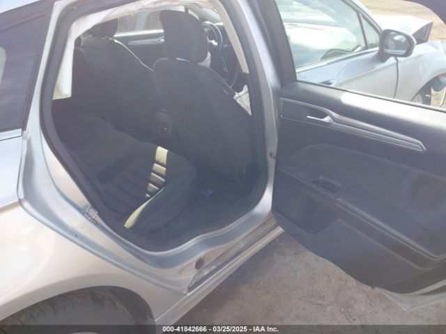 3FA6P0LU4KR105363 Ford Fusion Hybrid Se