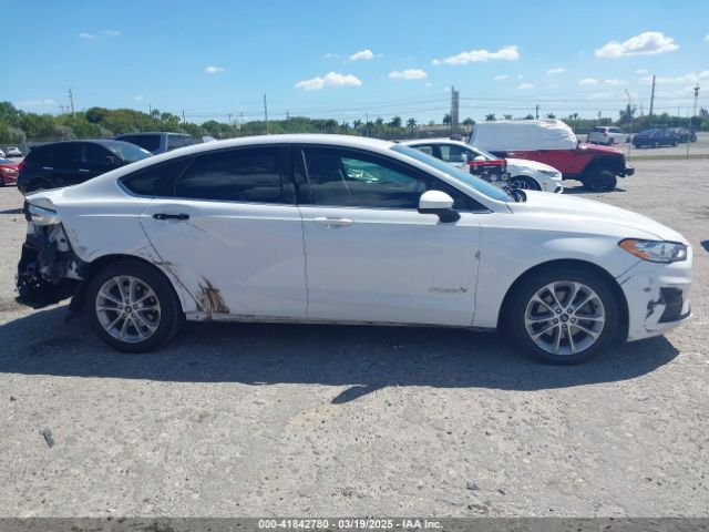 3FA6P0LU9KR217740 Ford Fusion Hybrid Se