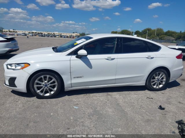 3FA6P0LU9KR217740 Ford Fusion Hybrid Se
