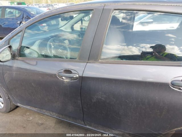VNKKTUD34GA060676 Toyota YARIS LE