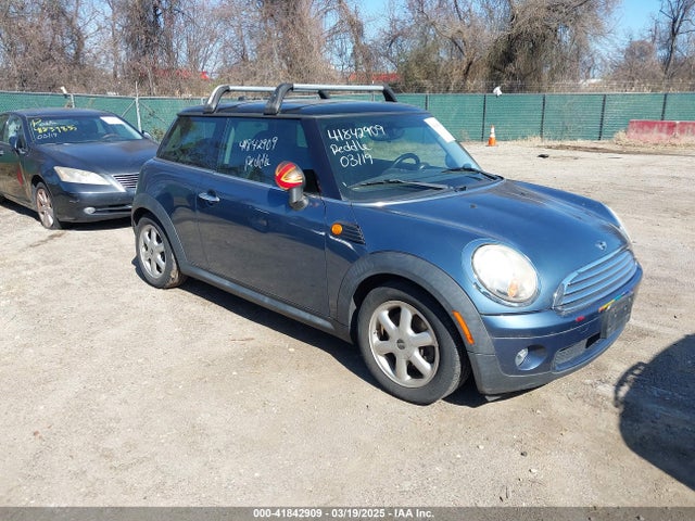 2010 MINI COOPER WMWMF3C55ATU76878 Photo 0