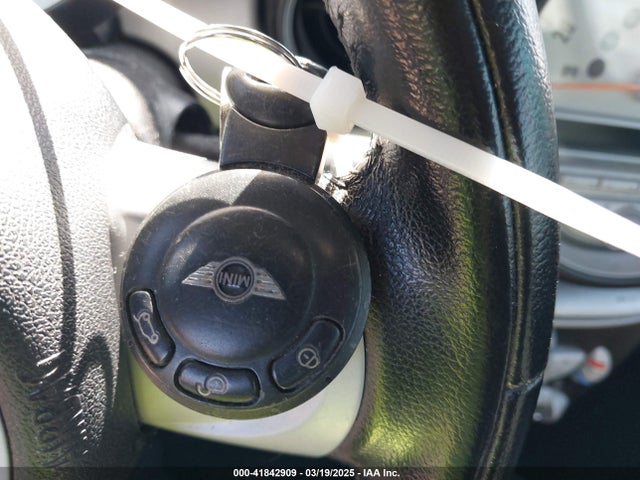 2010 MINI COOPER WMWMF3C55ATU76878 Photo 10