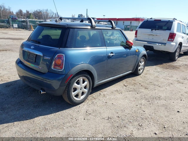 2010 MINI COOPER WMWMF3C55ATU76878 Photo 3