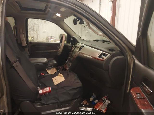 2011 CADILLAC ESCALADE EXT 3GYT4MEF8BG325686 Photo 4