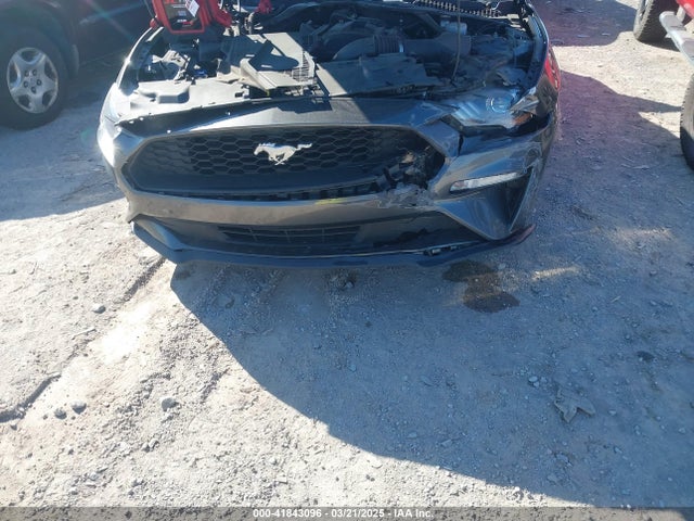 1FATP8UH8K5151266 Ford 4v
