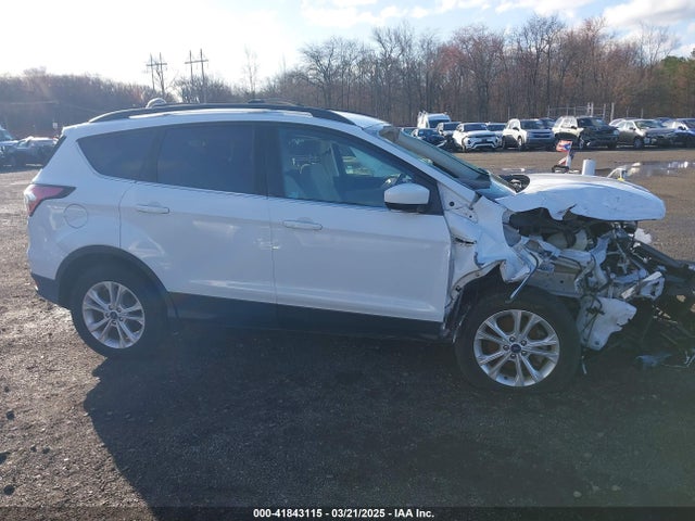 1FMCU9GD5HUE00425 Ford ESCAPE SE