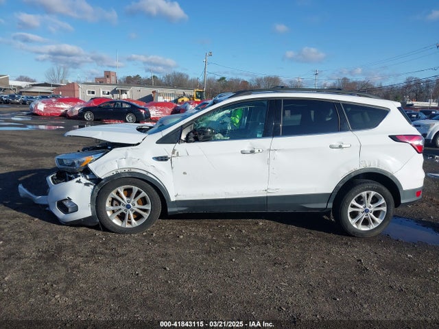 1FMCU9GD5HUE00425 Ford ESCAPE SE