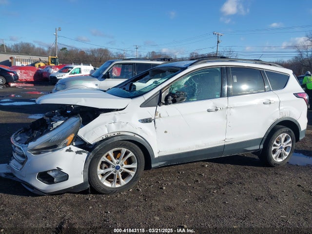 1FMCU9GD5HUE00425 Ford ESCAPE SE