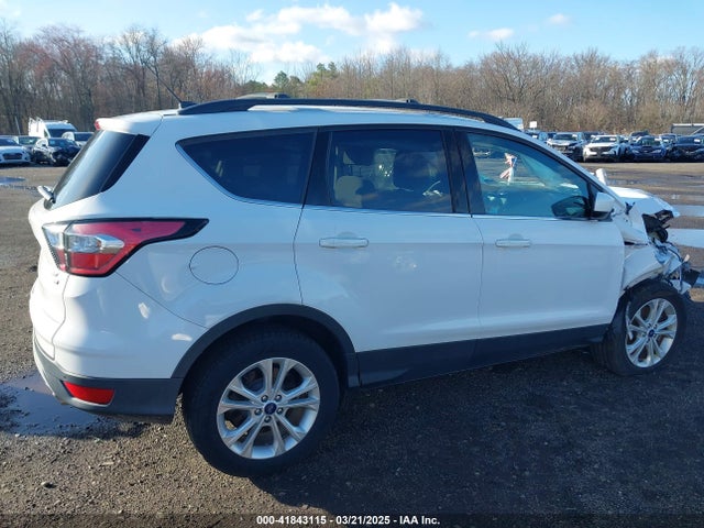 1FMCU9GD5HUE00425 Ford ESCAPE SE