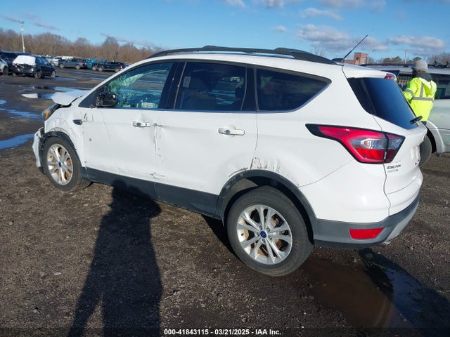 1FMCU9GD5HUE00425 Ford ESCAPE SE