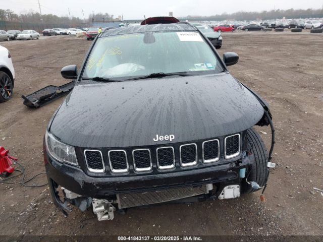3C4NJDBB3KT689174 Jeep Compass Latitude 4x4