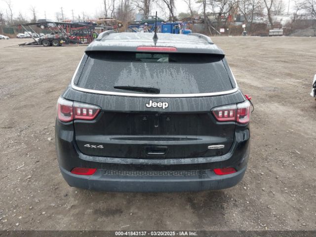 3C4NJDBB3KT689174 Jeep Compass Latitude 4x4