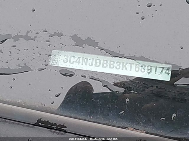 3C4NJDBB3KT689174 Jeep Compass Latitude 4x4
