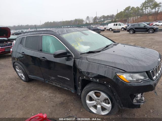 3C4NJDBB3KT689174 Jeep Compass Latitude 4x4