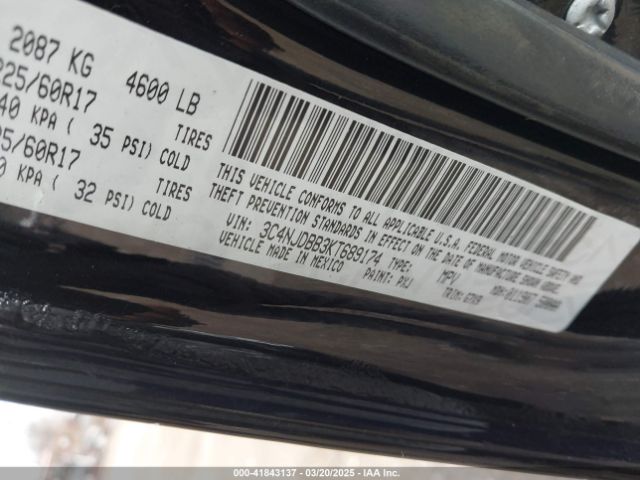 3C4NJDBB3KT689174 Jeep Compass Latitude 4x4