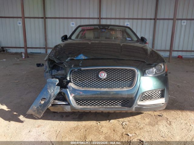 SAJBD4BV8HCY44098 Jaguar Xf 35t Premium