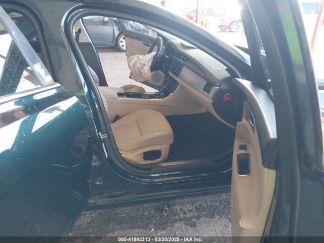 2017 JAGUAR XF SAJBD4BV8HCY44098 Photo 4