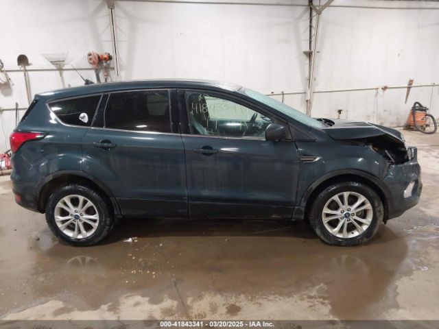 1FMCU9GD2KUA31904 Ford ESCAPE SE