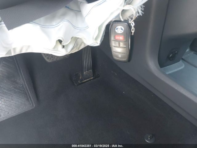 5TDKRKEC3MS028830 Toyota SIENNA LE