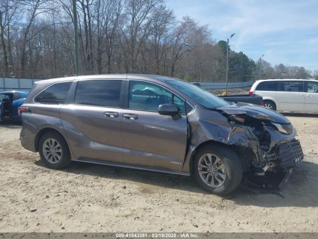 5TDKRKEC3MS028830 Toyota SIENNA LE