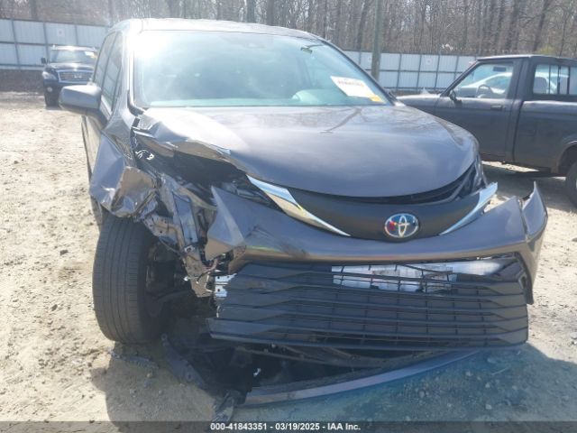 5TDKRKEC3MS028830 Toyota SIENNA LE