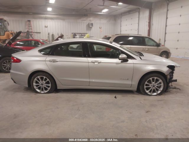 3FA6P0LU3KR239121 Ford Fusion Hybrid Se