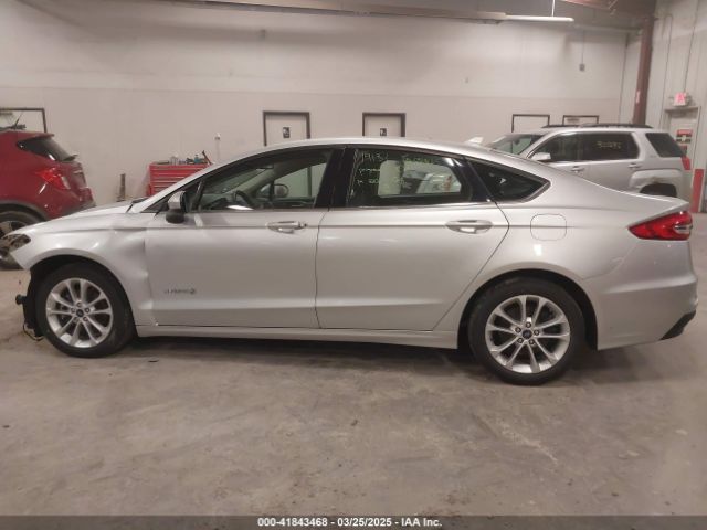 3FA6P0LU3KR239121 Ford Fusion Hybrid Se