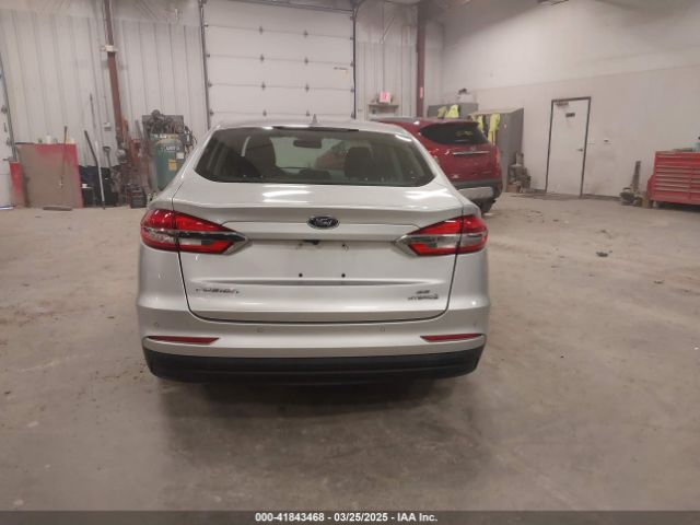 3FA6P0LU3KR239121 Ford Fusion Hybrid Se