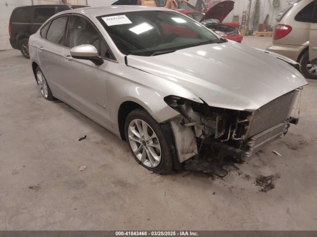 3FA6P0LU3KR239121 Ford Fusion Hybrid Se