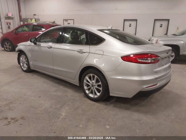 3FA6P0LU3KR239121 Ford Fusion Hybrid Se