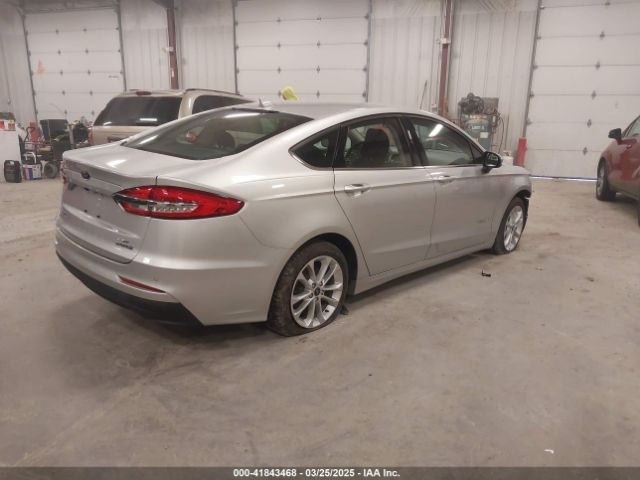 3FA6P0LU3KR239121 Ford Fusion Hybrid Se