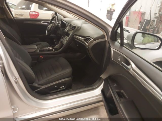 3FA6P0LU3KR239121 Ford Fusion Hybrid Se