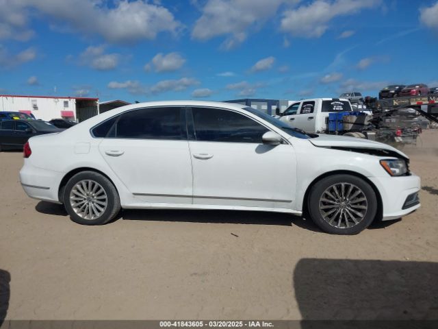 1VWBT7A37HC030895 Volkswagen Passat 1.8t Se