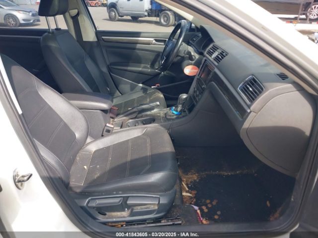 1VWBT7A37HC030895 Volkswagen Passat 1.8t Se