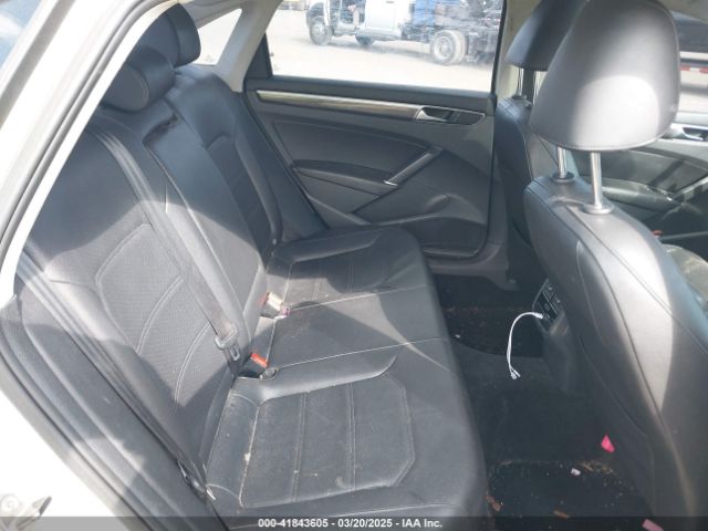 1VWBT7A37HC030895 Volkswagen Passat 1.8t Se