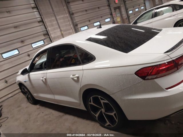 1VWMA7A33NC002392 Volkswagen Passat 2.0t R-line