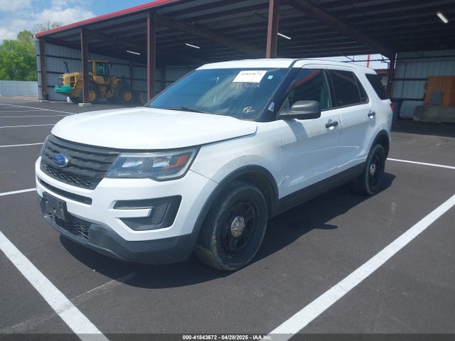 Ford Police Interceptor 2018 1FM5K8AR0JGC75321 Image 2