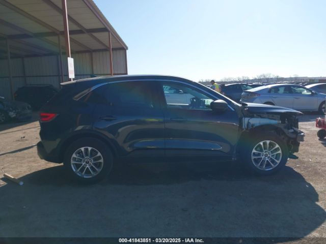 1FMCU0G6XNUA76560 Ford ESCAPE SE