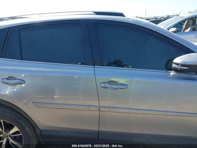2T3WFREV0GW256260 Toyota Rav4 Xle