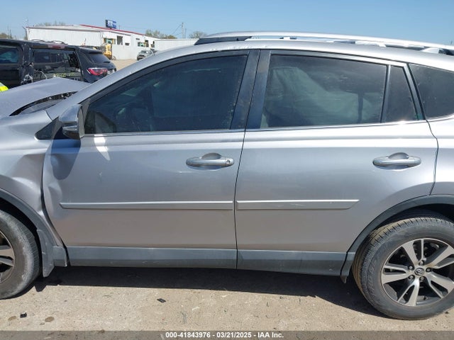 2T3WFREV0GW256260 Toyota Rav4 Xle