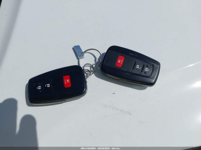 2T3P1RFV5NW253403 Toyota Rav4 Xle