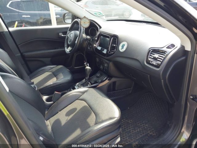 3C4NJDBB1JT402381 Jeep Compass Altitude 4x4