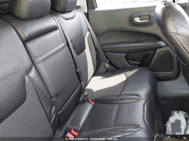 3C4NJDBB1JT402381 Jeep Compass Altitude 4x4