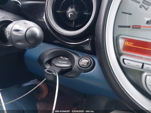 2009 MINI COOPER WMWMF33579TW72543 Photo 10