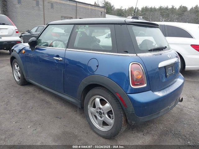 2009 MINI COOPER WMWMF33579TW72543 Photo 2