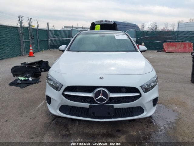 W1K3G4FB1NJ337471 Mercedes-Benz A 220 4matic